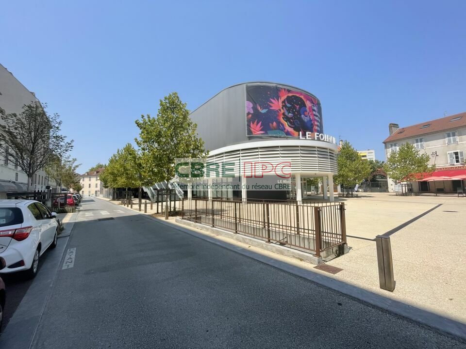 CBRE IPC LOCATION-LOCAL COMMERCIAL-PAU-64
