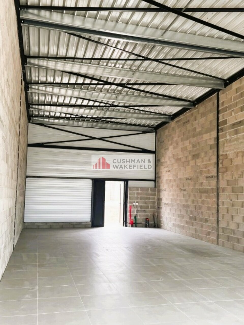 CUSHMAN WAKEFIELD NIMES LOCATION-LOCAL COMMERCIAL-LANGLADE-30