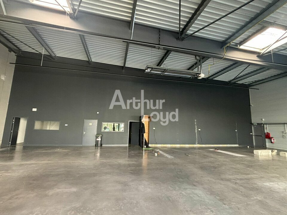 ARTHUR LOYD POITOU VENDEE LOCATION-LOCAL D'ACTIVITE-LA_ROCHE-SUR-YON-85