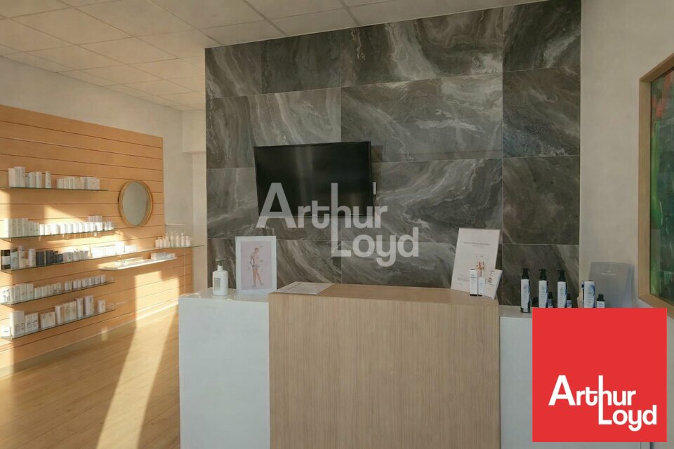 ARTHUR LOYD POITOU VENDEE LOCATION-LOCAL COMMERCIAL-BESSINES-79