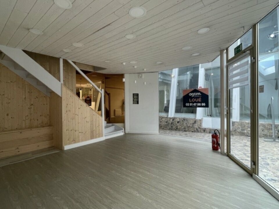 ARTHUR LOYD POITOU VENDEE LOCATION-LOCAL COMMERCIAL-LA_ROCHE-SUR-YON-85