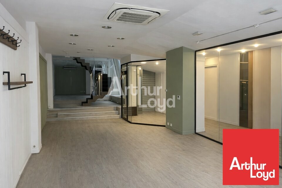 ARTHUR LOYD POITOU VENDEE LOCATION-LOCAL COMMERCIAL-LA_ROCHE-SUR-YON-85