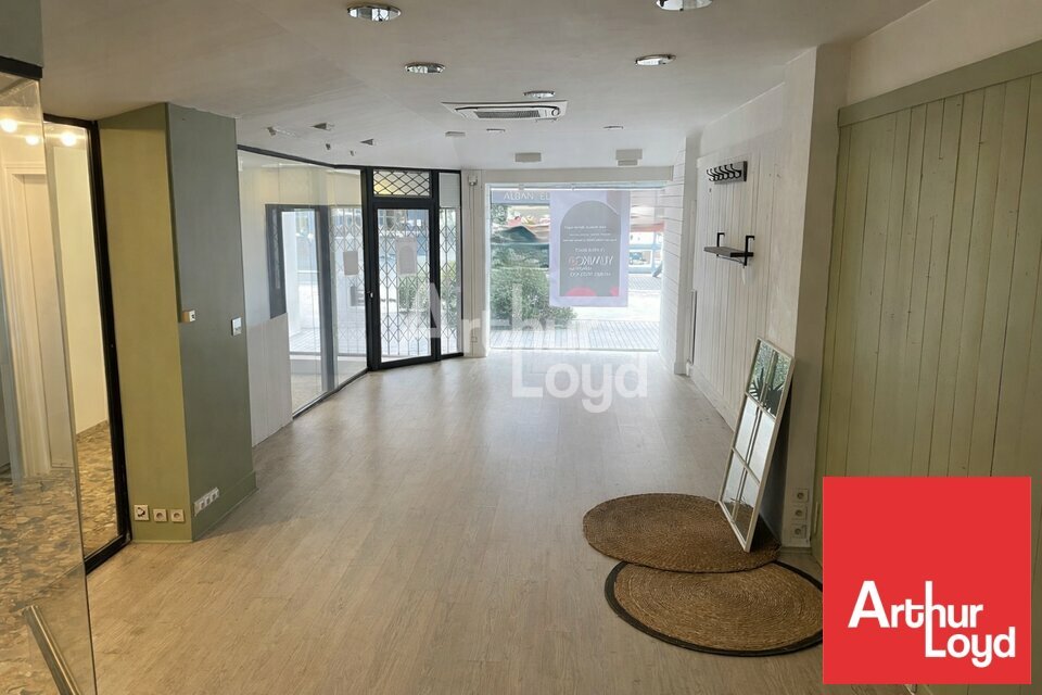 ARTHUR LOYD POITOU VENDEE LOCATION-LOCAL COMMERCIAL-LA_ROCHE-SUR-YON-85