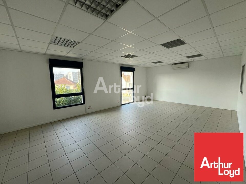 ARTHUR LOYD POITOU VENDEE VENTE-BUREAUX-POITIERS-86
