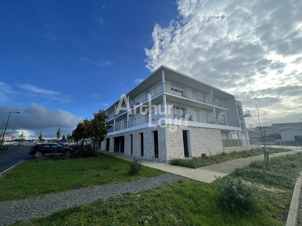 ARTHUR LOYD POITOU VENDEE VENTE-BUREAUX-SAINT_BENOIT-86