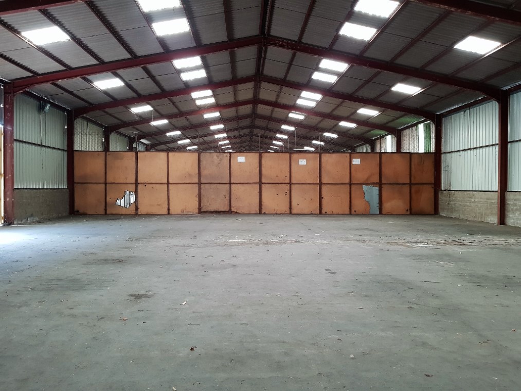 ARTHUR LOYD POITOU VENDEE LOCATION-ENTREPOT-JAUNAY_CLAN-86