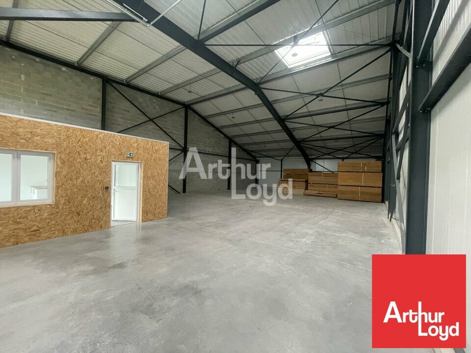ARTHUR LOYD POITOU VENDEE LOCATION-LOCAL D'ACTIVITE-LES_HERBIERS-85