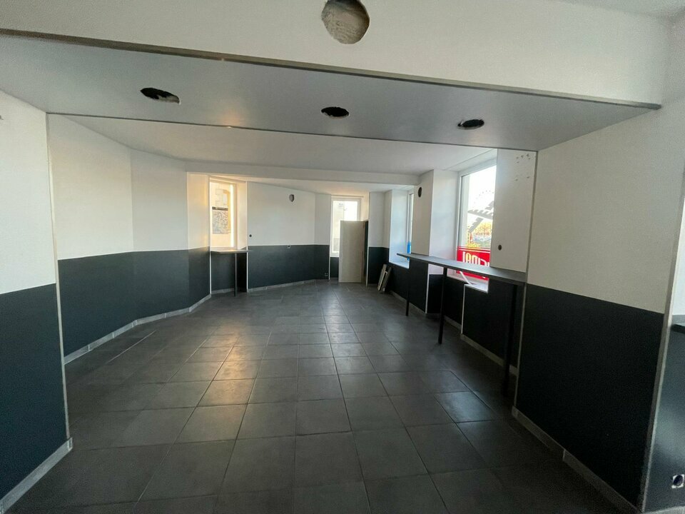 ARTHUR LOYD POITOU VENDEE LOCATION-LOCAL COMMERCIAL-LA_ROCHE_SUR_YON-85