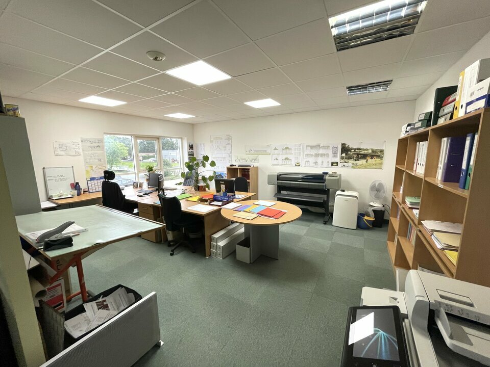 ARTHUR LOYD POITOU VENDEE LOCATION-BUREAUX-VIVONNE-86