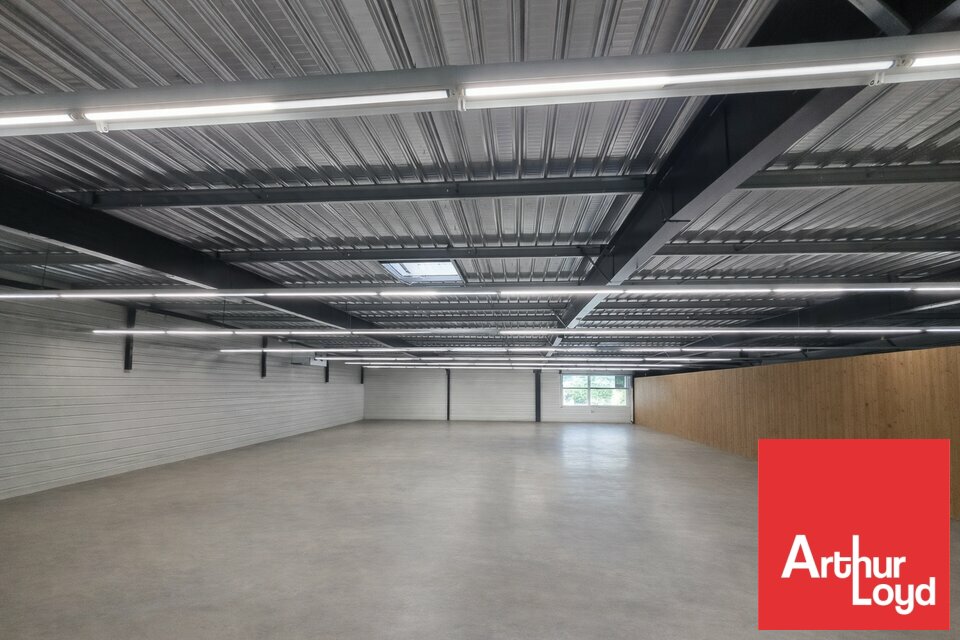 ARTHUR LOYD POITOU VENDEE LOCATION-LOCAL COMMERCIAL-AZAY_LE_BRULE-79