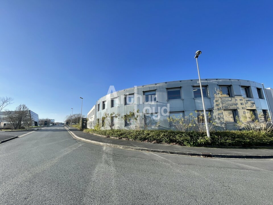 ARTHUR LOYD POITOU VENDEE VENTE-BUREAUX-CHASSENEUIL_DU_POITOU-86