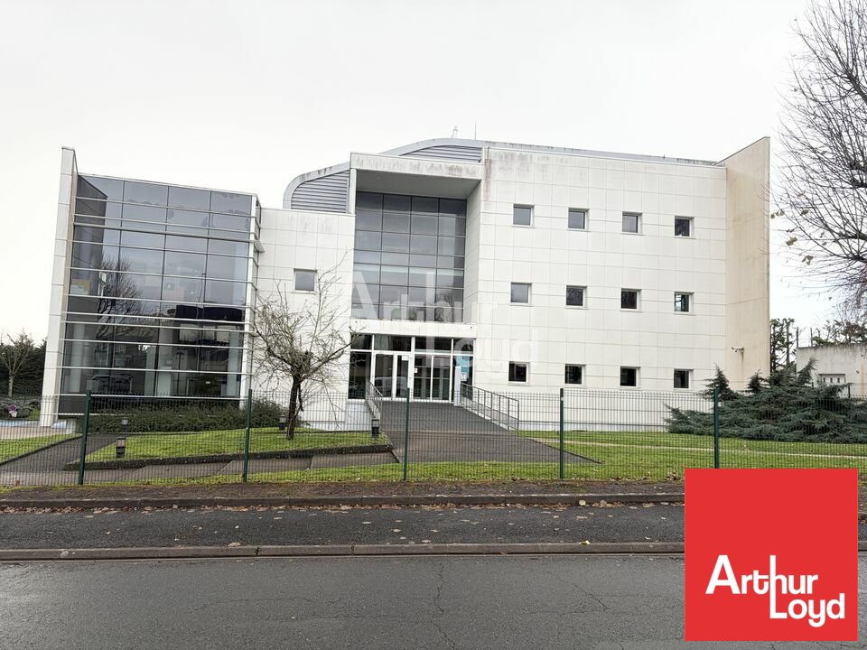 ARTHUR LOYD POITOU VENDEE VENTE-BUREAUX-CHAURAY-79