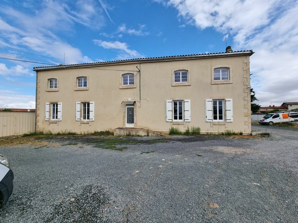 ARTHUR LOYD POITOU VENDEE LOCATION-BUREAUX-CHAURAY-79