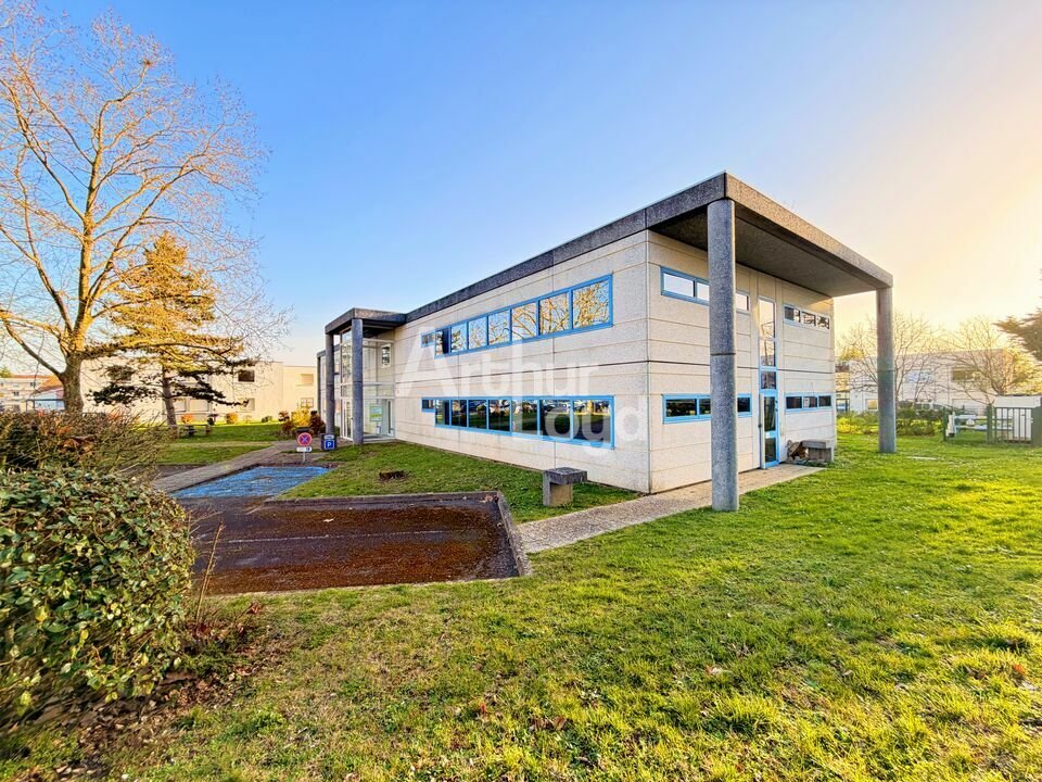 ARTHUR LOYD POITOU VENDEE VENTE-BUREAUX-POITIERS-86