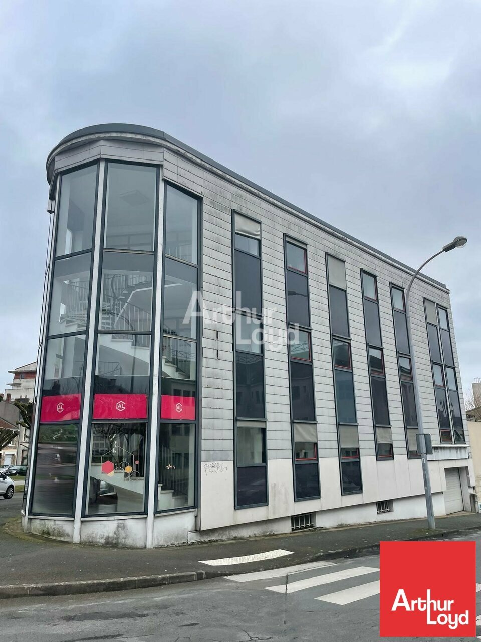 ARTHUR LOYD POITOU VENDEE VENTE-BUREAUX-LA_ROCHE-SUR-YON-85