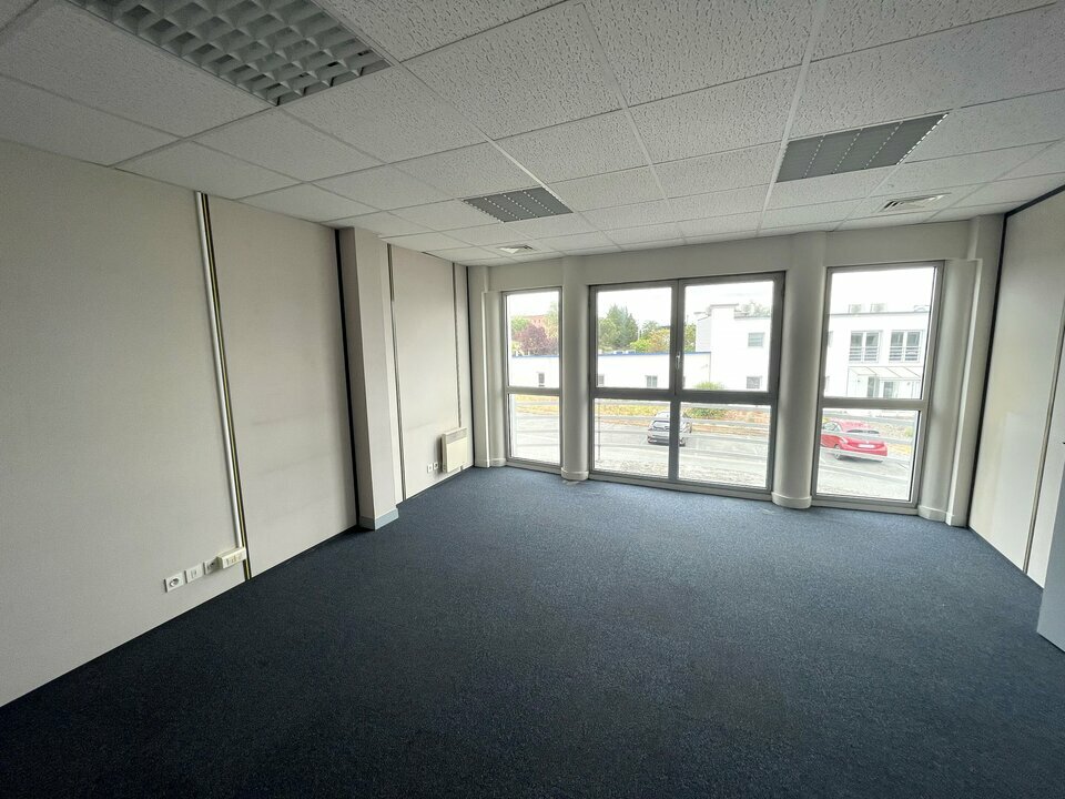 ARTHUR LOYD POITOU VENDEE LOCATION-BUREAUX-JAUNAY_CLAN-86