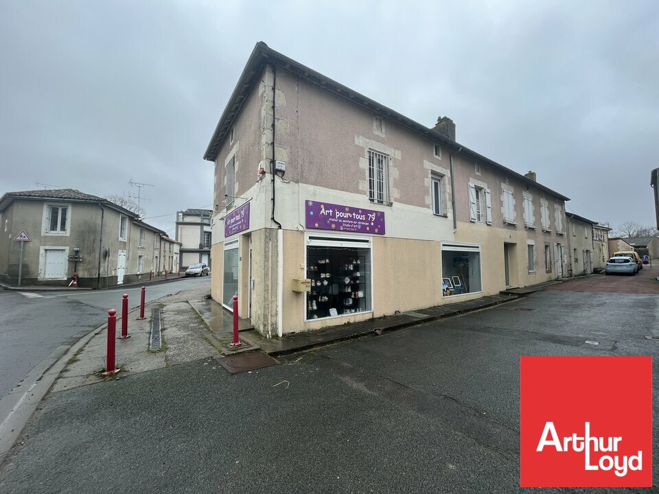 ARTHUR LOYD POITOU VENDEE VENTE-BUREAUX-VASLES-79
