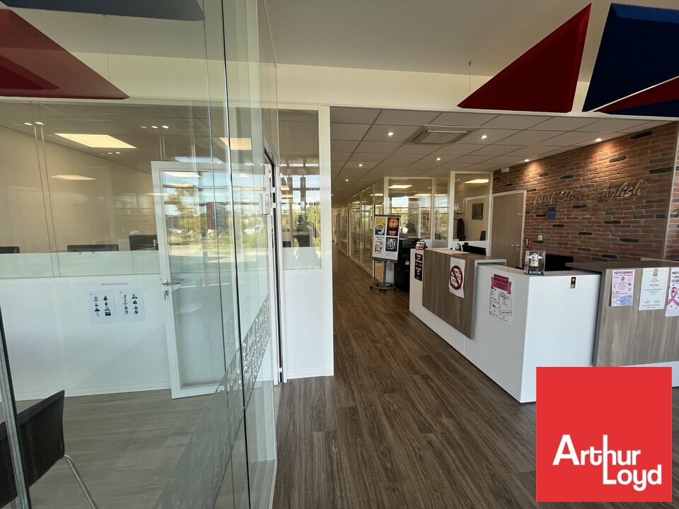 ARTHUR LOYD POITOU VENDEE LOCATION-LOCAL COMMERCIAL-BESSINES-79