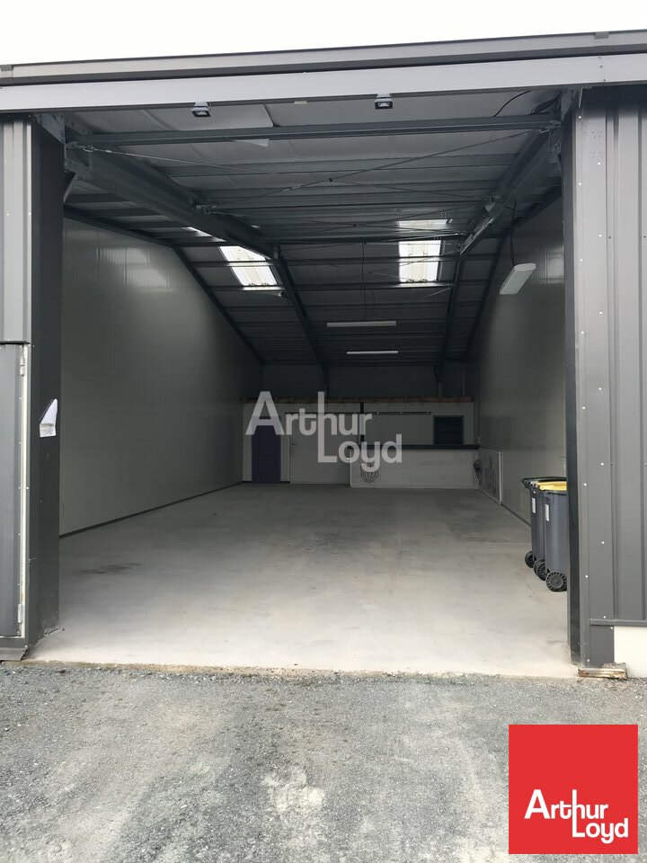 ARTHUR LOYD POITOU VENDEE LOCATION-ENTREPOT-FRANCOIS-79