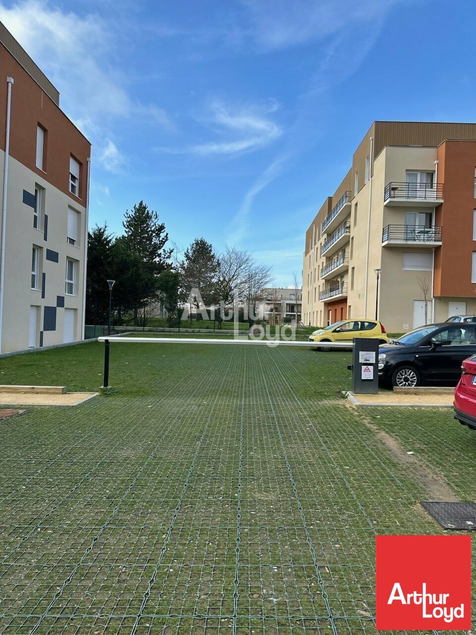 ARTHUR LOYD POITOU VENDEE VENTE-PARKING-POITIERS-86