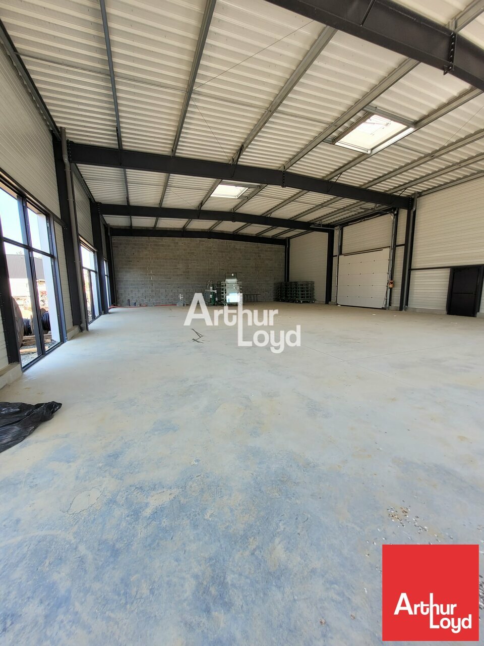 ARTHUR LOYD POITOU VENDEE VENTE-LOCAL D'ACTIVITE-LES_ESSARTS-85