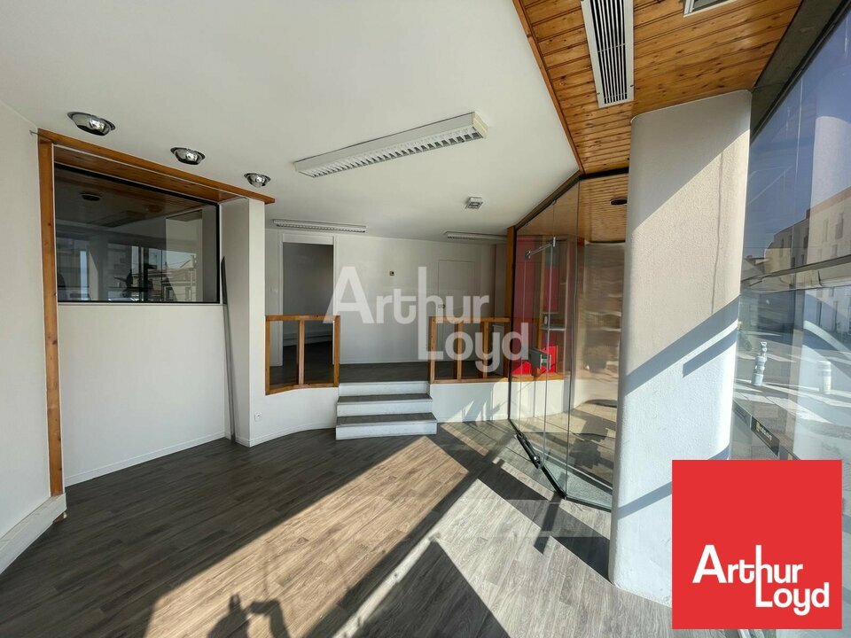 ARTHUR LOYD POITOU VENDEE LOCATION-LOCAL COMMERCIAL-LA_ROCHE_SUR_YON-85