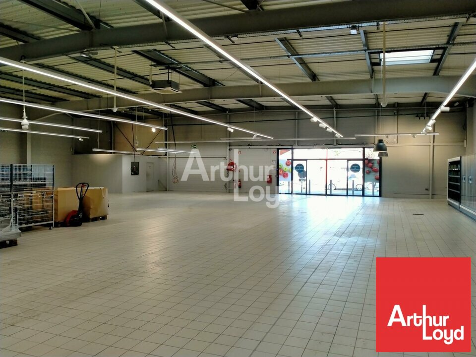 ARTHUR LOYD POITOU VENDEE LOCATION-LOCAL COMMERCIAL-VOUILLE-86
