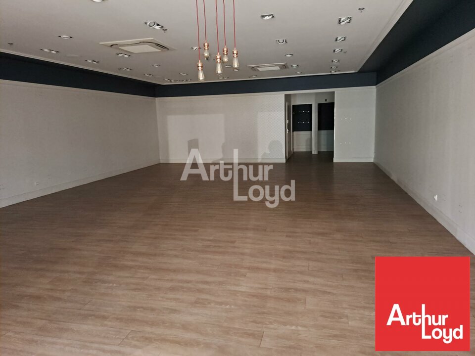 ARTHUR LOYD POITOU VENDEE LOCATION-LOCAL COMMERCIAL-CHATELLERAULT-86