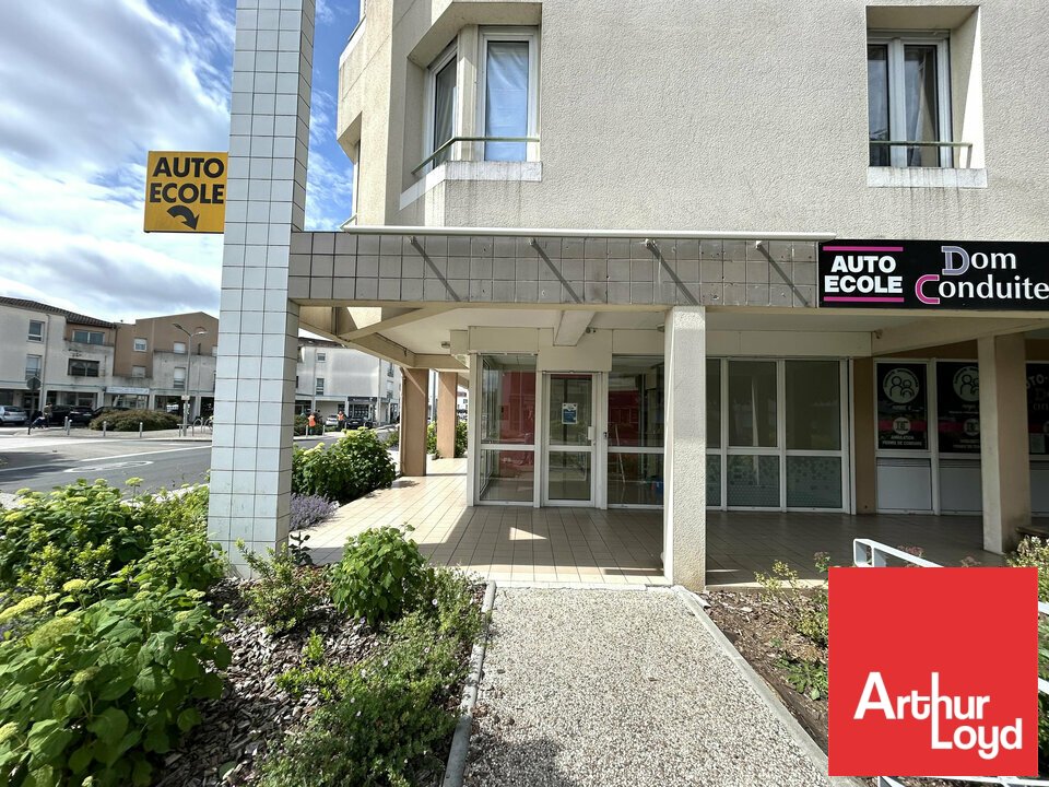 ARTHUR LOYD POITOU VENDEE LOCATION-LOCAL COMMERCIAL-BUXEROLLES-86