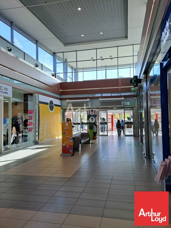 ARTHUR LOYD POITOU VENDEE LOCATION-LOCAL COMMERCIAL-CHATELLERAULT-86