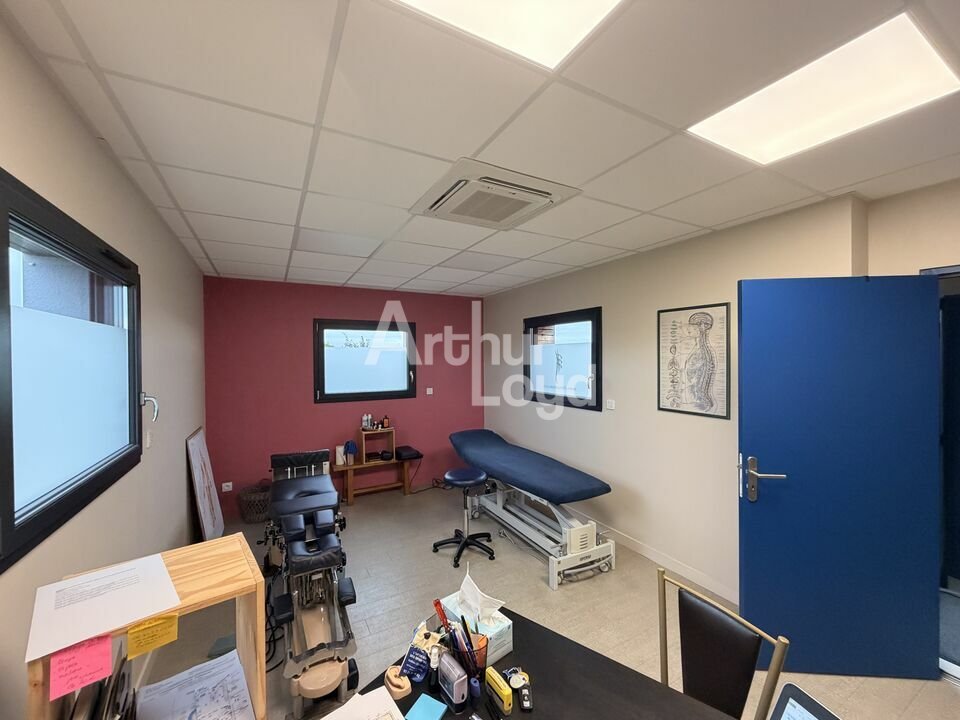 ARTHUR LOYD POITOU VENDEE VENTE-BUREAUX-VOUILLE-86