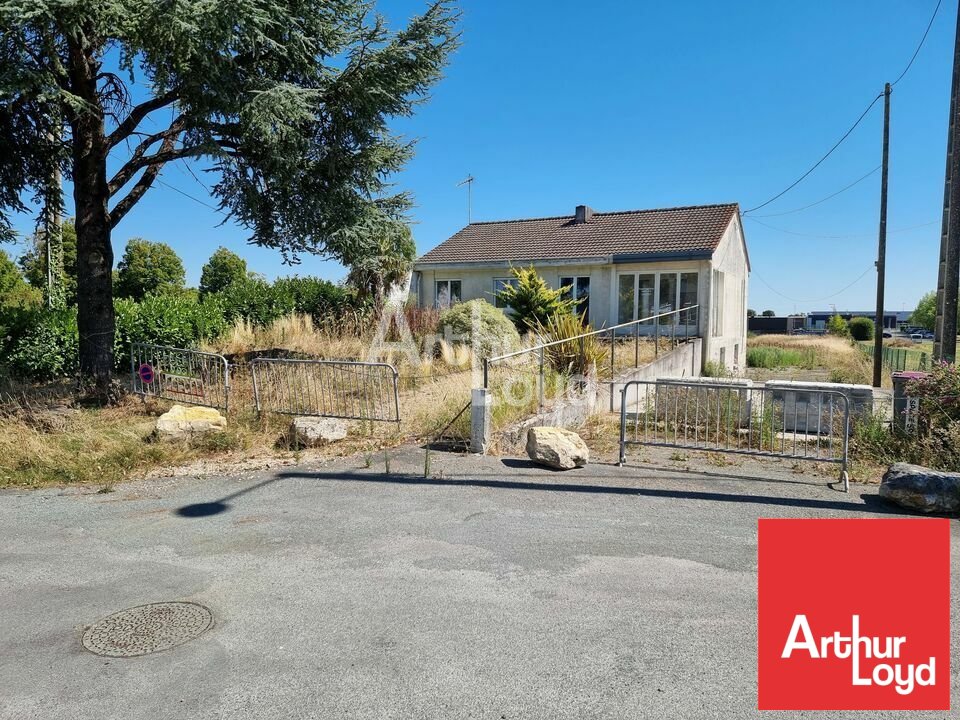 ARTHUR LOYD POITOU VENDEE VENTE-LOCAL COMMERCIAL-CHAURAY-79