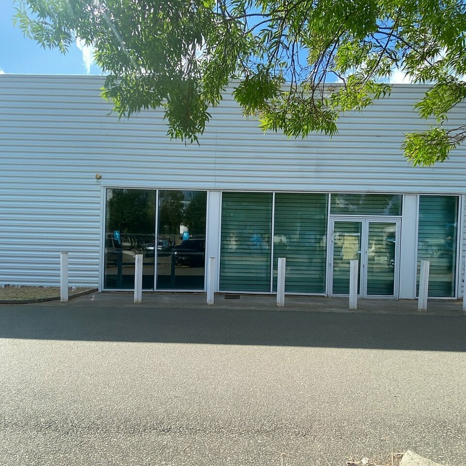 ARTHUR LOYD POITOU VENDEE LOCATION-LOCAL COMMERCIAL-CHATELLERAULT-86