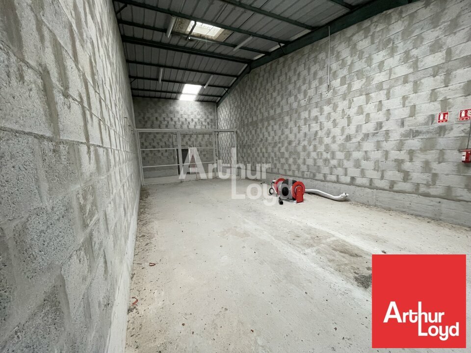 ARTHUR LOYD POITOU VENDEE LOCATION-ENTREPOT-LES_SABLES_D'OLONNE-85