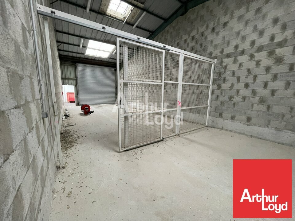 ARTHUR LOYD POITOU VENDEE LOCATION-ENTREPOT-LES_SABLES_D'OLONNE-85