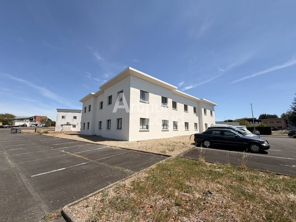 ARTHUR LOYD POITOU VENDEE LOCATION-BUREAUX-JAUNAY_CLAN-86