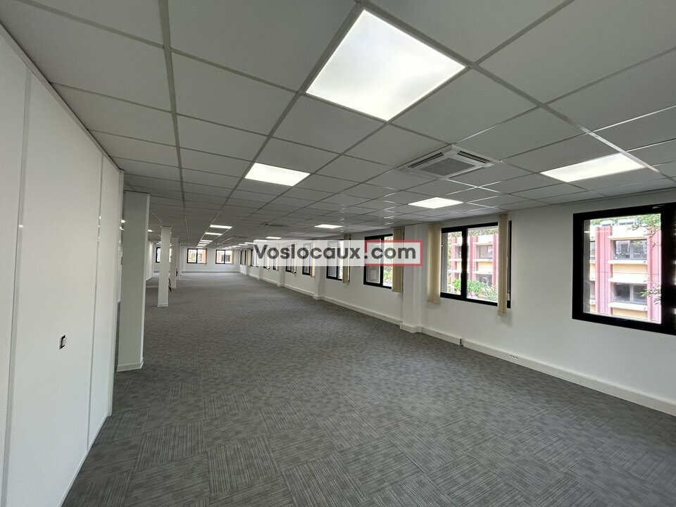 VOSLOCAUX.COM LOCATION-BUREAUX-SOPHIA_ANTIPOLIS-06
