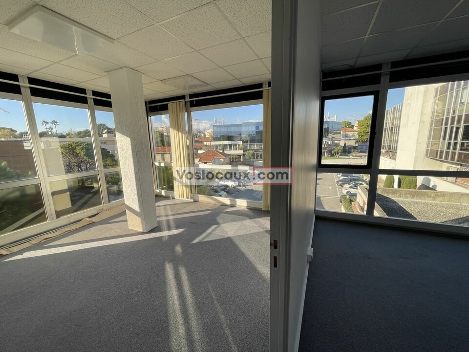 VOSLOCAUX.COM LOCATION-BUREAUX-SAINT_LAURENT_DU_VAR-06