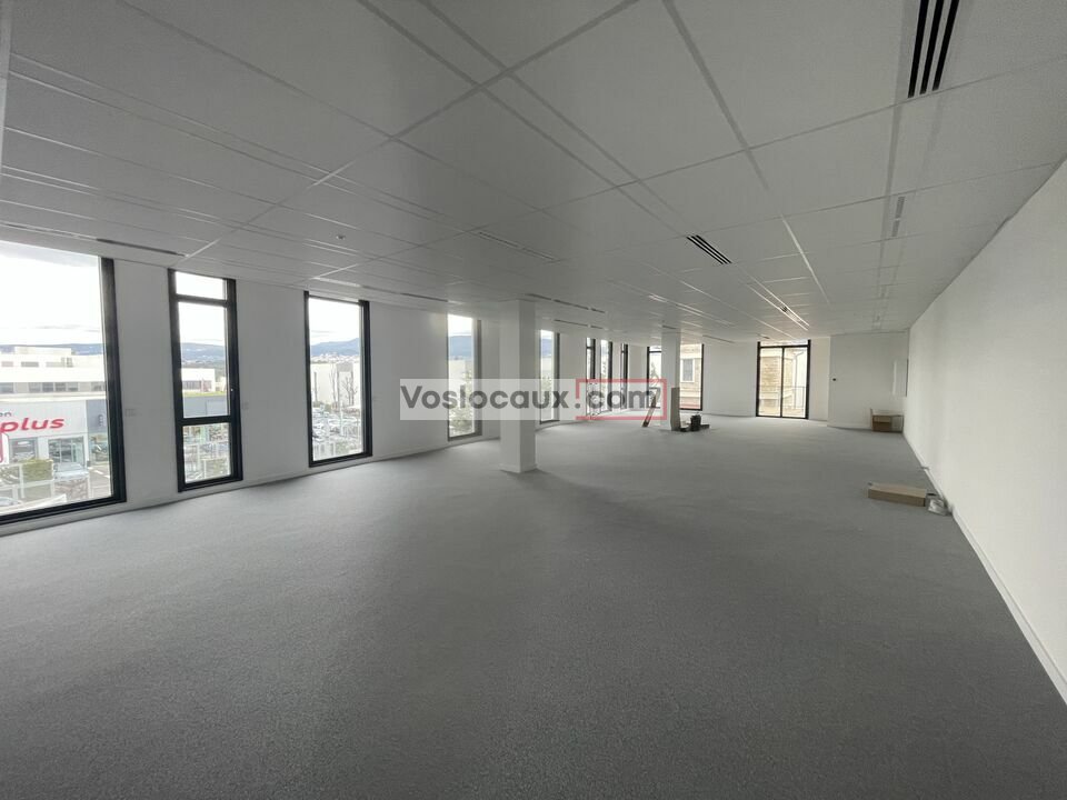 VOSLOCAUX.COM LOCATION-BUREAUX-MOUGINS-06
