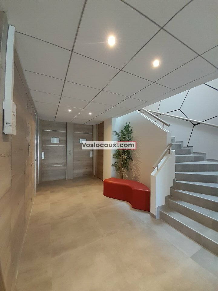 VOSLOCAUX.COM LOCATION-BUREAUX-SOPHIA_ANTIPOLIS-06