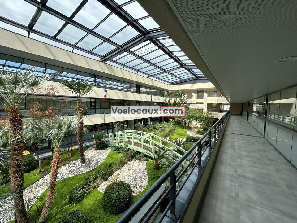 VOSLOCAUX.COM LOCATION-BUREAUX-SOPHIA_ANTIPOLIS-06