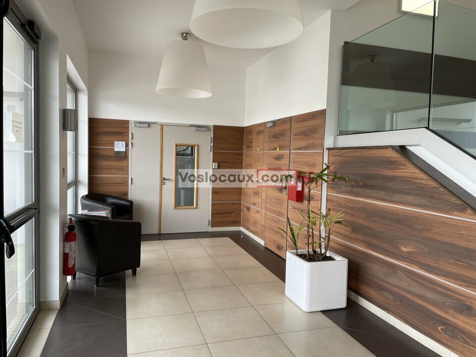 VOSLOCAUX.COM LOCATION-BUREAUX-SOPHIA_ANTIPOLIS-06