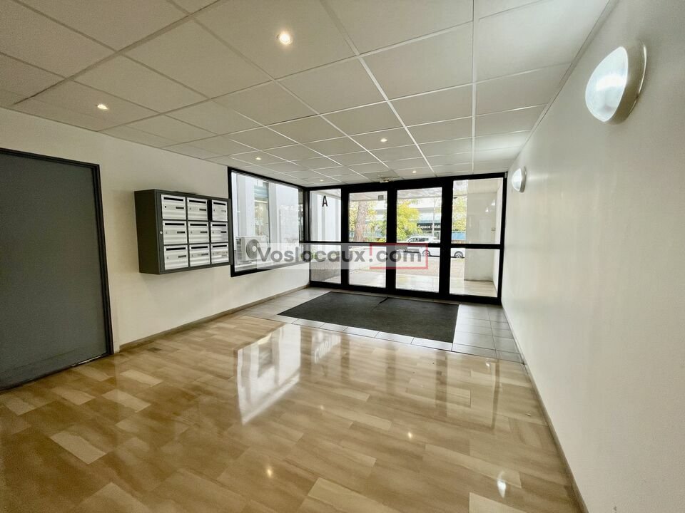 VOSLOCAUX.COM LOCATION-BUREAUX-SAINT-LAURENT-DU-VAR-06