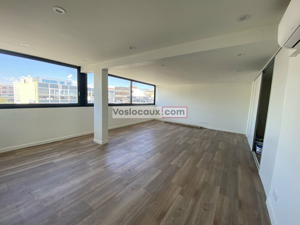 VOSLOCAUX.COM LOCATION-BUREAUX-SAINT_LAURENT_DU_VAR-06