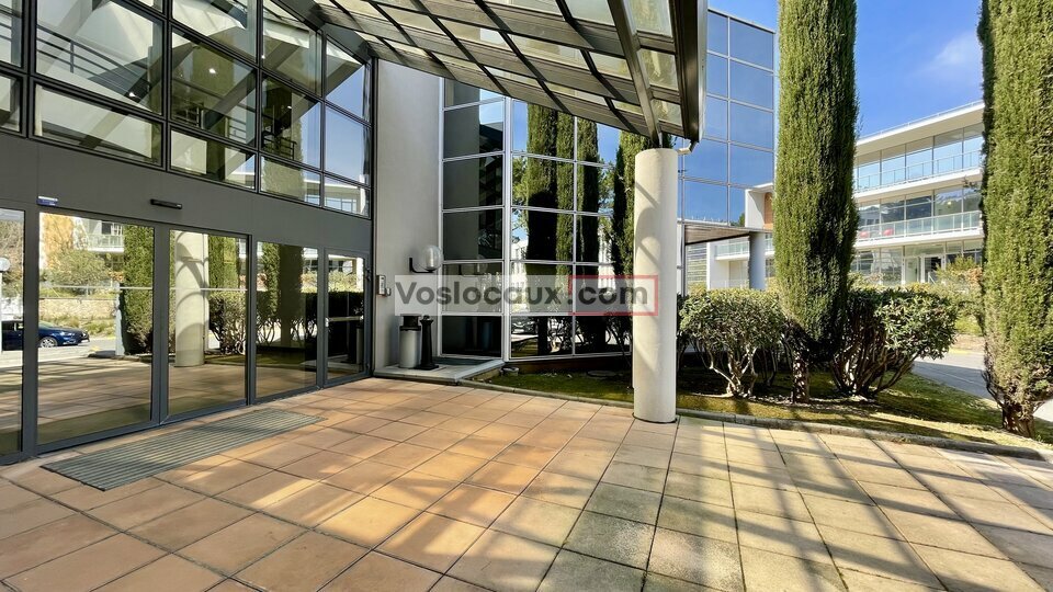 VOSLOCAUX.COM LOCATION-BUREAUX-SOPHIA_ANTIPOLIS-06