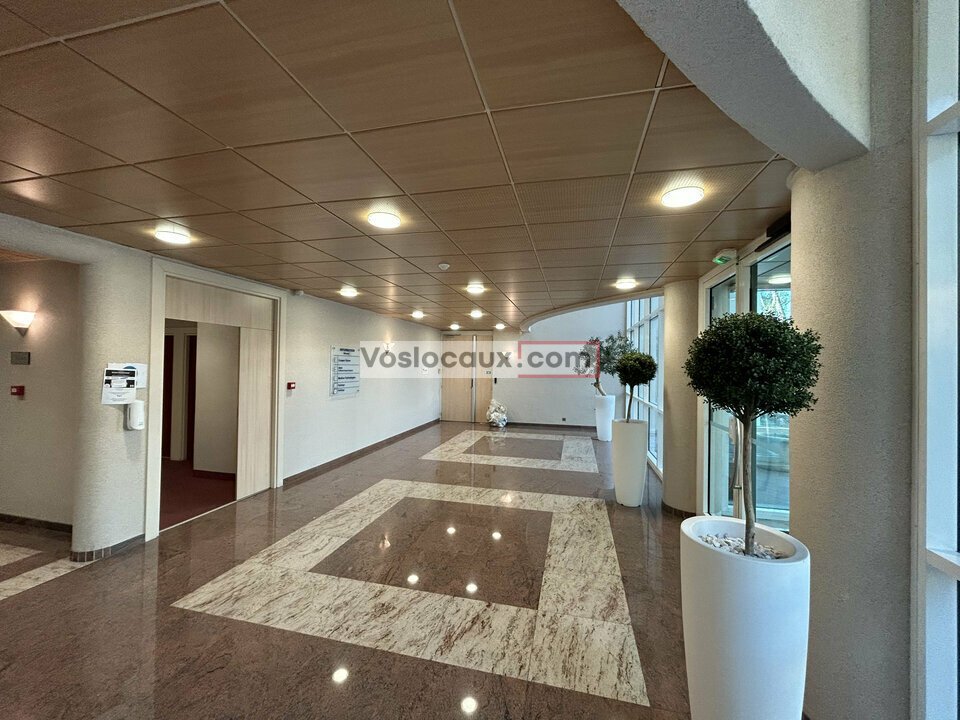VOSLOCAUX.COM LOCATION-BUREAUX-SOPHIA_ANTIPOLIS-06