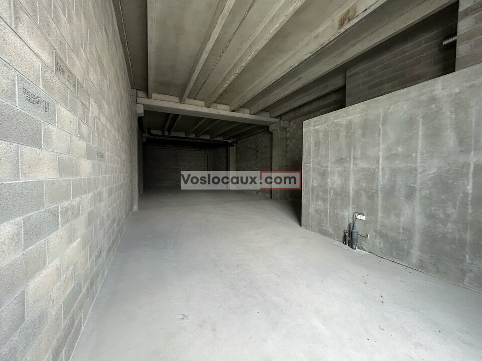 VOSLOCAUX.COM LOCATION-LOCAL COMMERCIAL-MOUGINS-06