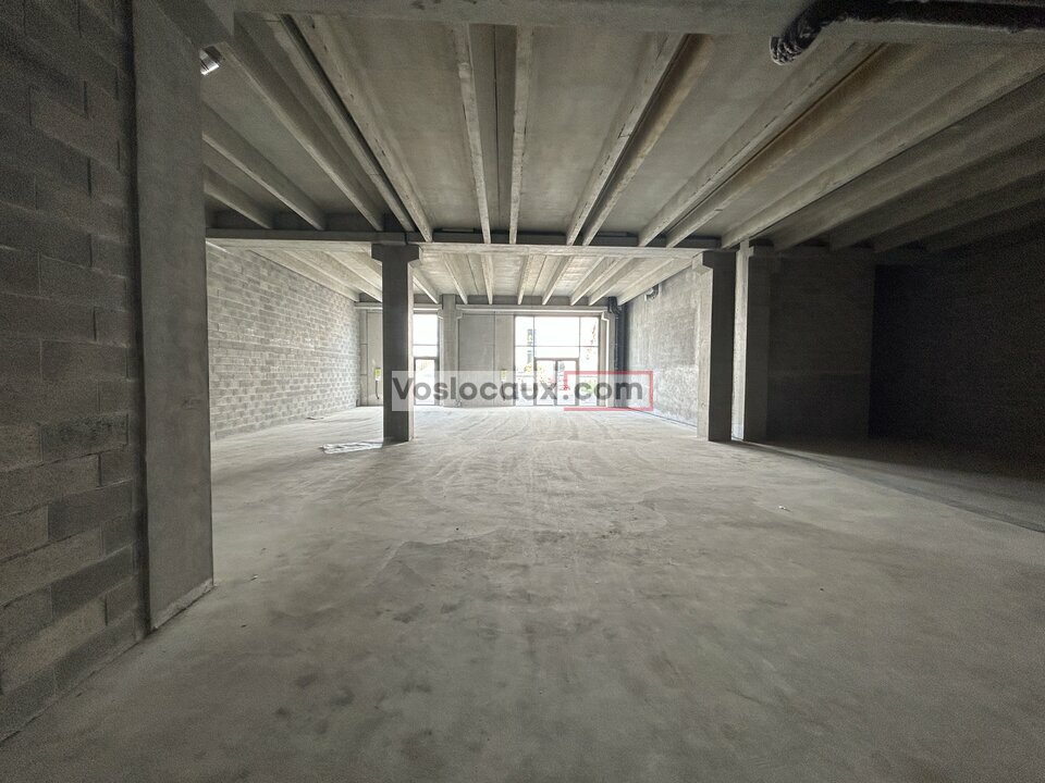 VOSLOCAUX.COM LOCATION-LOCAL COMMERCIAL-MOUGINS-06