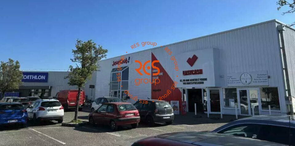 RES group LOCATION-LOCAL COMMERCIAL-BOULIAC-33