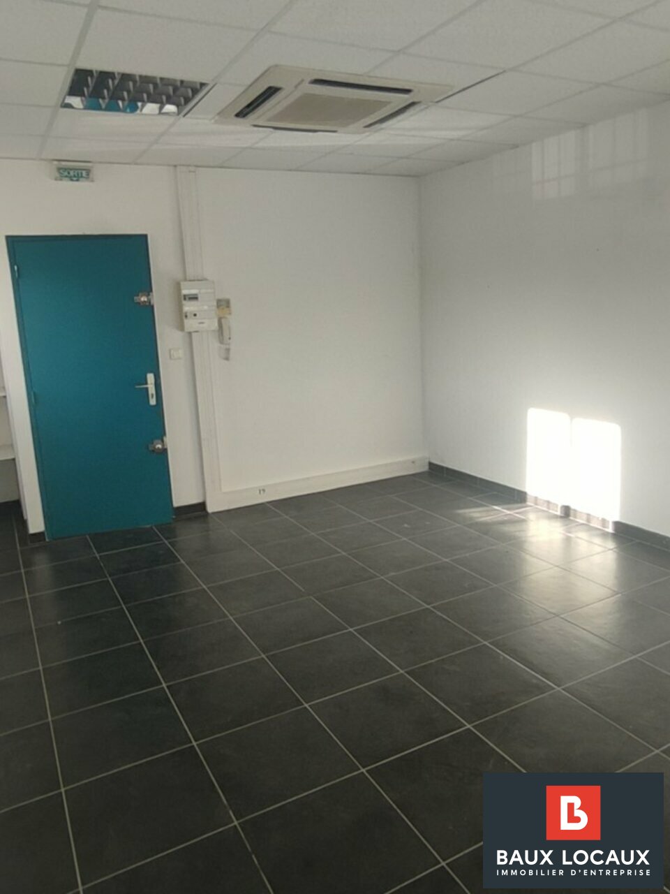 BAUX LOCAUX LOCATION-BUREAUX-PELISSANNE-13
